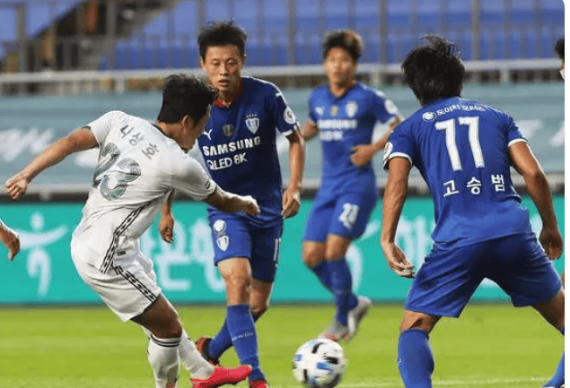 竞博官网-包含那不勒斯迎足总杯关键赛里昂加时末段外线爆发，现场解说直呼：今晚山东男篮备战亚冠的词条